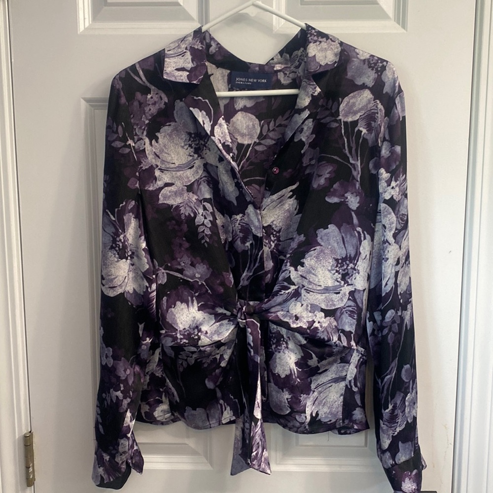 Jones New York Floral Blouse with hidden buttons and tie